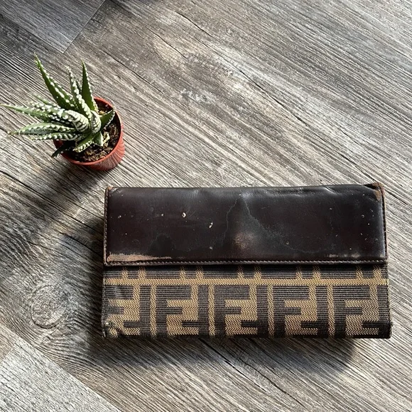 **Sold** Vintage FENDI long wallet - Picture 3 of 7